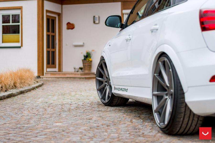 Детали экстерьера Audi Q3 on Vossen Wheels (VFS1) 2017 года  (фото 24 из 28)